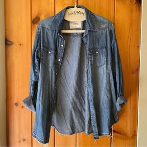 Light jean button up. Love this top. Super comfy